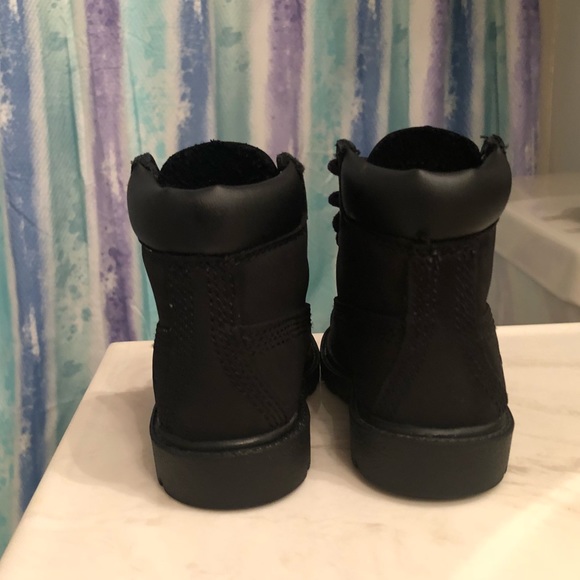 Toddler classic 6” black timbs - Picture 4 of 6